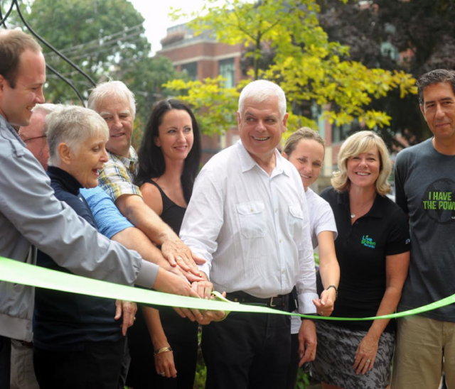 Ribbon cutting ceremony for Kew Beach School solar project